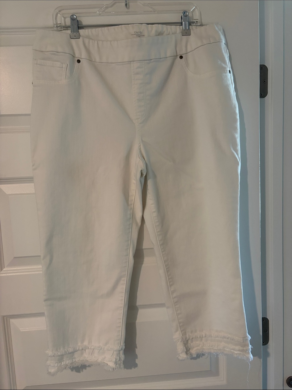 Chico’s White Frayed Hem Capri Pants